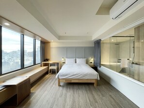Cubrecamas, minibar, tabla de planchar con plancha y wifi gratis 