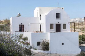 Front of property - Monolithos Villa (Santorini)