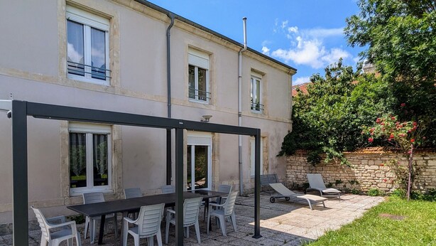A building with a covered outdoor seating area, a stone wall, and a grassy lawn. - Cozy gîte in Mécrin - 10 guests (Mécrin)