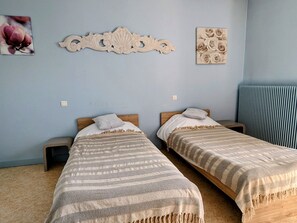 5 bedrooms, free WiFi, bed sheets