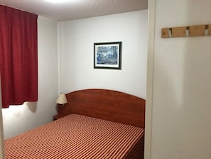 Room - Cozy 1BR + Sofa Bed, Covered Pool, Fitness Room, Parking, Near Slopes, 4 Guests (La Mongie)