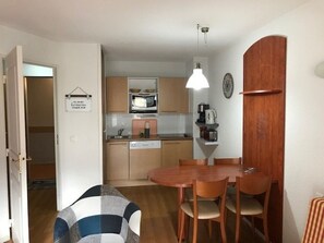 Dining - Cozy 1BR + Sofa Bed, Covered Pool, Fitness Room, Parking, Near Slopes, 4 Guests (La Mongie)