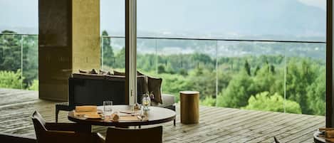 2 restaurants servant le dßner, spécialités Cuisine italienne
