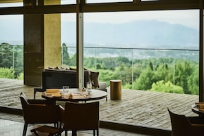 2 restaurants; dinner served  - The Hiramatsu Karuizawa Miyota (Miyota)