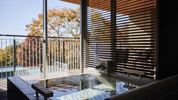 Separate bathtub and shower, spring water bathtub, rainfall showerhead