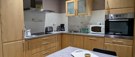 Refrigerador, microondas, lavavajillas