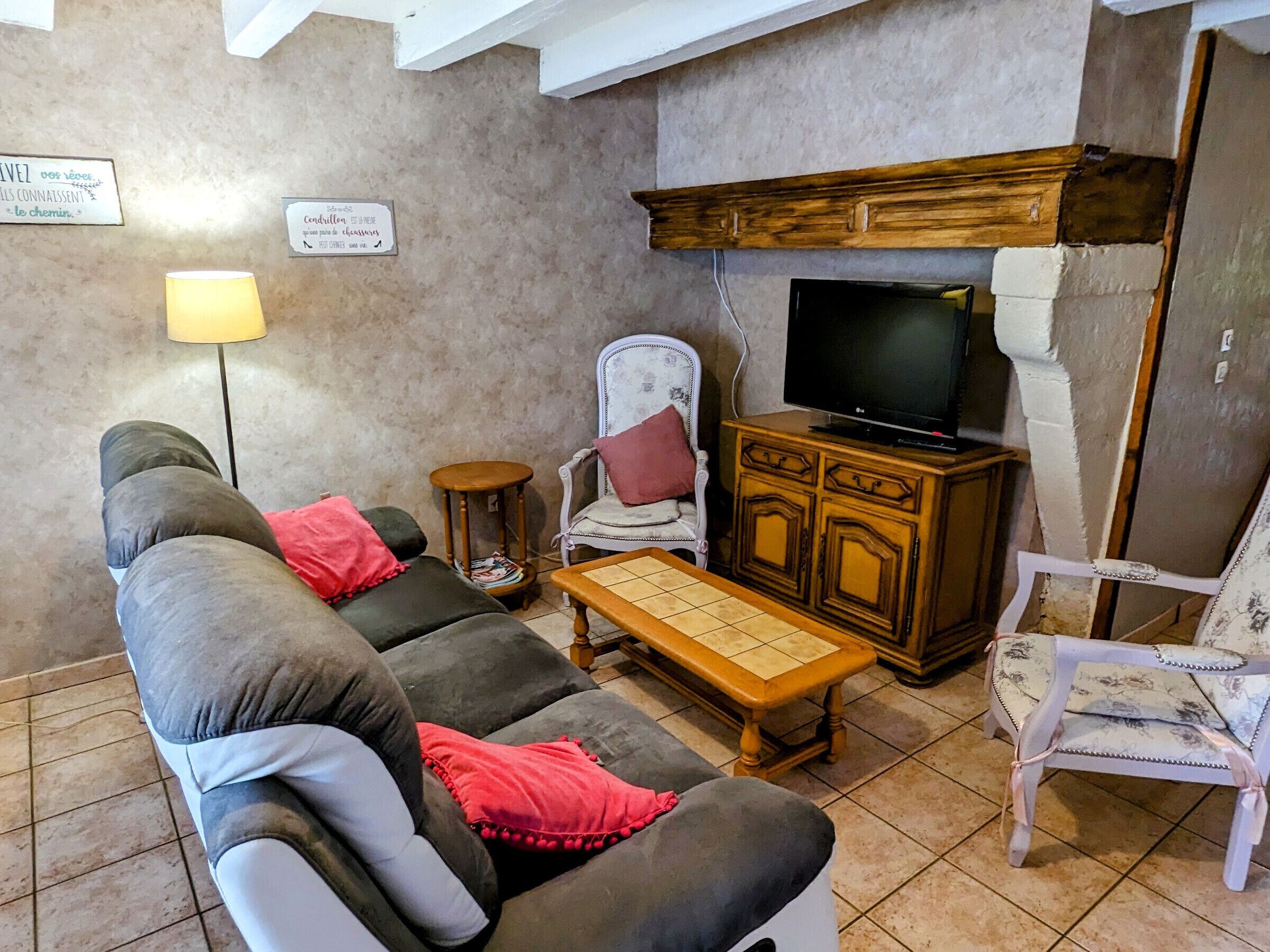 Télévision, cheminée
