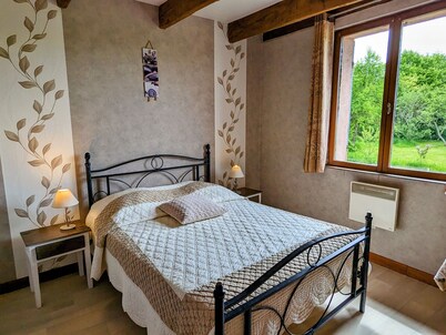 Country house with fishing, pets allowed