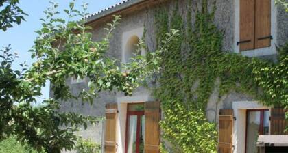 Gemütliches Ferienhaus mit Garten, Kamin und Terrasse in Brixey-aux-Chanoines
