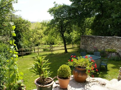 Chaleureuse maison de campagne avec jardin, proche Voie Sacrée, pour vacances paisibles entre Verdun et Bar-le-Duc
