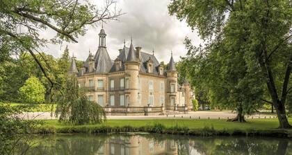 Spacious Gîte for 12 with Fireplace & Garden, Opposite Thillombois Castle