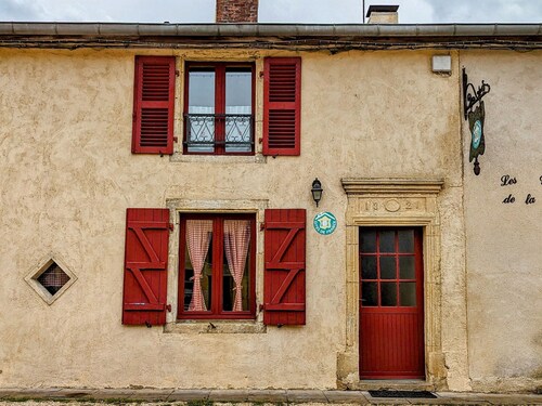 Comfortable cottage in Halles-sous-les-Côtes with fireplace and terrace