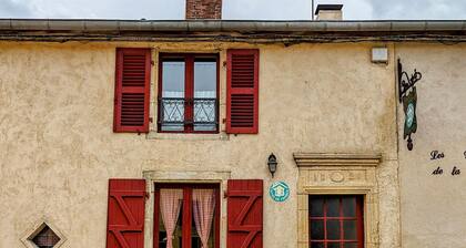 Comfortable cottage in Halles-sous-les-CĂŽtes with fireplace and terrace