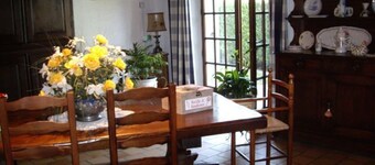 Charmante maison historique avec jardin à Vadelaincourt - Charme, cheminée, et sérénité