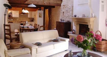 Stunning 19th-Century Farmhouse with Electric Car Charger, Near Madine Lake and Lorraine Park