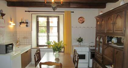 Maison cosy avec terrasse, 3 chambres, wifi, animaux acceptés, idéal pour familles en Meuse