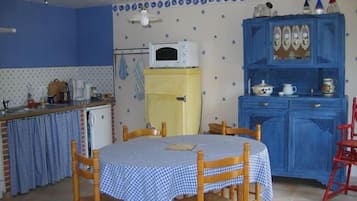 Fridge, microwave, dishwasher