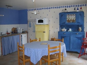 Kühlschrank, Mikrowelle, Geschirrspüler