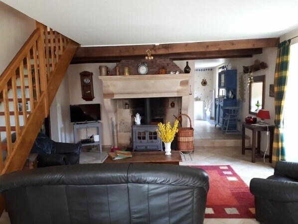 Televisie en een open haard