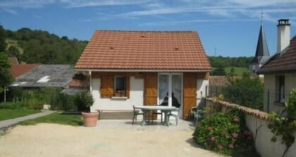 GĂźte cosy avec terrasse, garage et barbecue prĂšs de Verdun