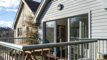 House (3 Bedrooms) | Balcony