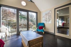 House (3 Bedrooms) | Living area