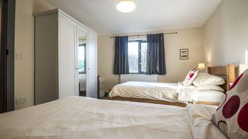 House (3 Bedrooms) | 3 bedrooms, iron/ironing board, free WiFi, bed sheets