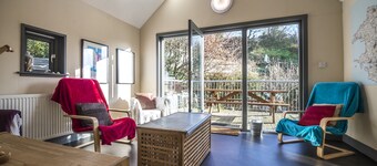 Rock Cottage - 3 Bedroom Holiday Home