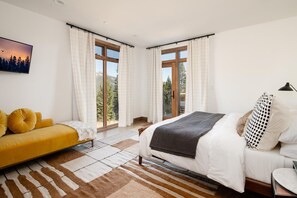 6 bedrooms, iron/ironing board, free WiFi, bed sheets - Custom-Built Cabin in Spanish Peaks with Beautiful Views (Big Sky)