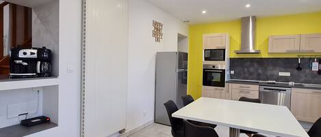 Réfrigérateur, micro-ondes, four, lave-vaisselle