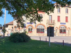 Exterior - Charming Renovated Home near Verdun with Modern Amenities, Terrace, and Garden (Forges-sur-Meuse)