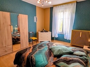 3 bedrooms, WiFi (free), bed sheets - Charming Renovated House in Countryside, Near Verdun – Family-Friendly, Modern Amenities (Sivry-sur-Meuse)