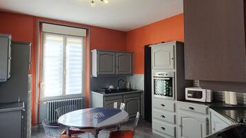 Fridge, microwave