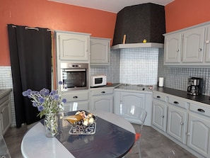 Fridge, microwave