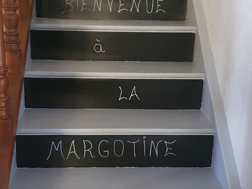 Charmante maison rénovée avec jardin, proche de Verdun, idéale pour familles, draps et chauffage inclus