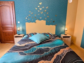 3 bedrooms, WiFi (free), bed sheets