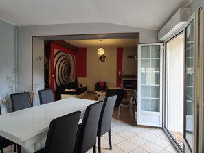 Dining - Charming Renovated House in Countryside, Near Verdun – Family-Friendly, Modern Amenities (Sivry-sur-Meuse)