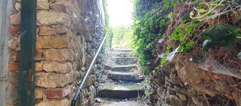 Charmante maison rénovée avec jardin, proche de Verdun, idéale pour familles, draps et chauffage inclus