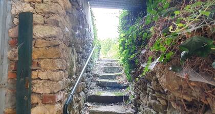 Charmante maison rénovée avec jardin, proche de Verdun, idéale pour familles, draps et chauffage inclus