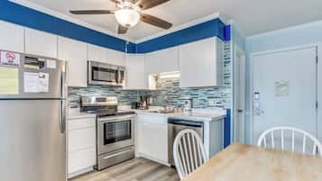 Comfort Condo, 2 Bedrooms, Balcony, Ocean View | Private kitchen | Fridge, microwave, oven, stovetop