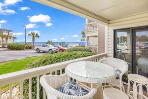 Signature Condo, 2 Bedrooms, Balcony, Ocean View | In-room dining