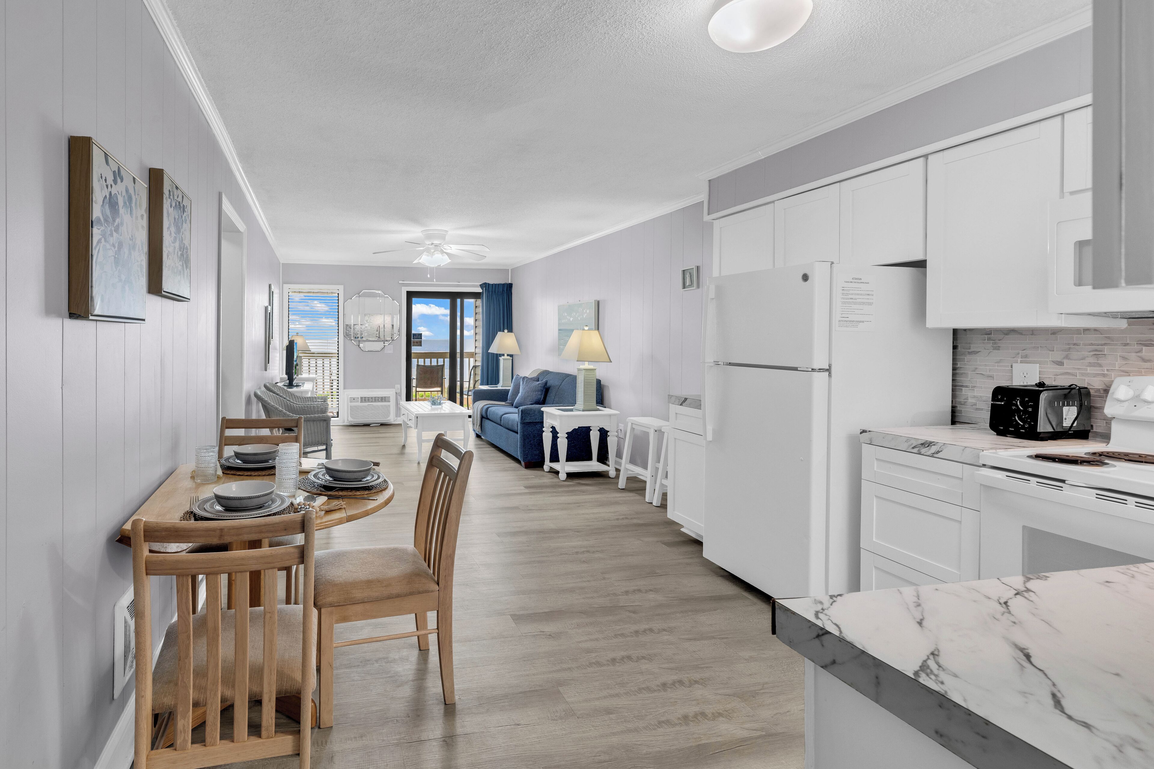Exclusive Condo, 2 Bedrooms, Balcony, Ocean View | In-room dining