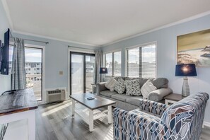 Comfort Condo, 2 Bedrooms, Balcony, Ocean View | Living room | 54-cm flat-screen TV with cable channels, TV