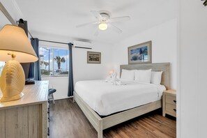 Signature Condo, 2 Bedrooms, Balcony, Ocean View | Living area