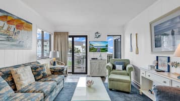 Signature Condo, 2 Bedrooms, Balcony, Ocean View | Living room