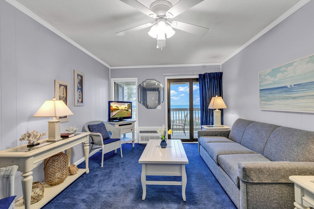 Exclusive Condo, 2 Bedrooms, Balcony, Ocean View | Living room | 54-cm flat-screen TV with cable channels, TV