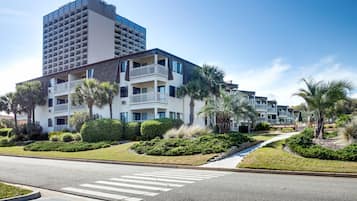 Signature Condo, 2 Bedrooms, Balcony, Ocean View | City view