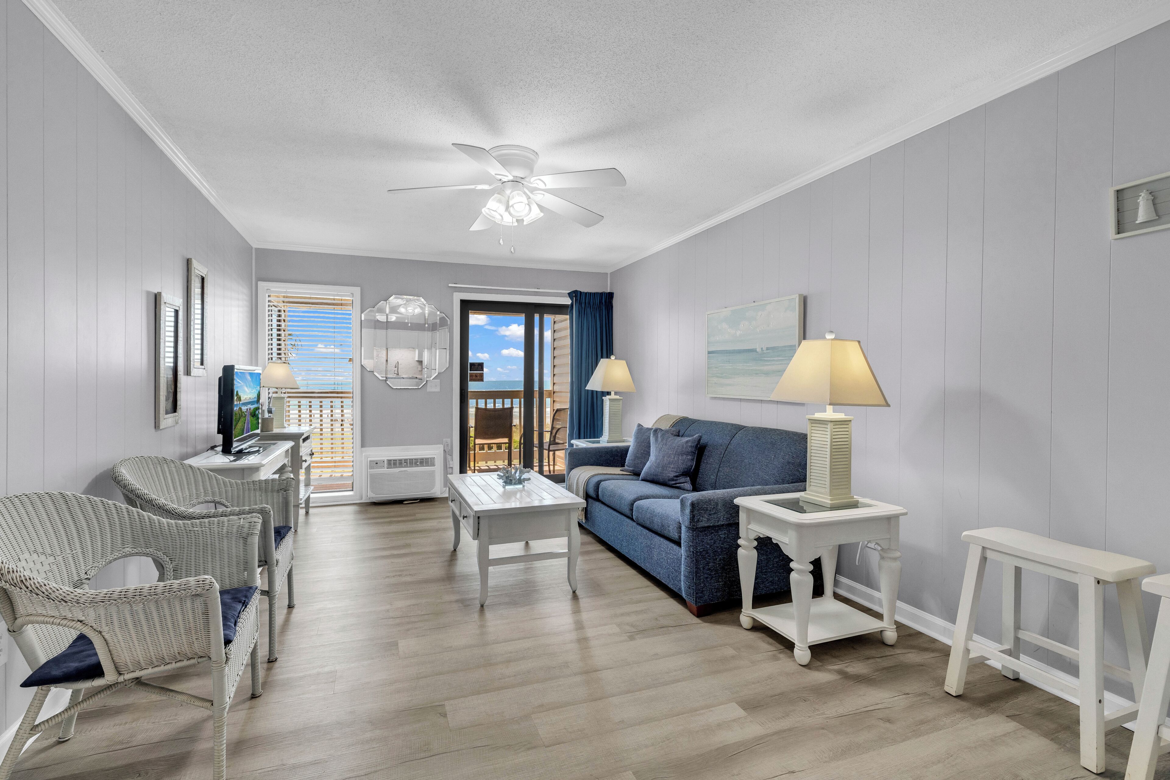 Exclusive Condo, 2 Bedrooms, Balcony, Ocean View | Living room