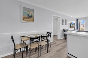 In-room dining - Ocean Forest Villas by Hosteeva (Myrtle Beach)