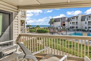 Signature Condo, 2 Bedrooms, Non Smoking, Partial Ocean View | Balcony